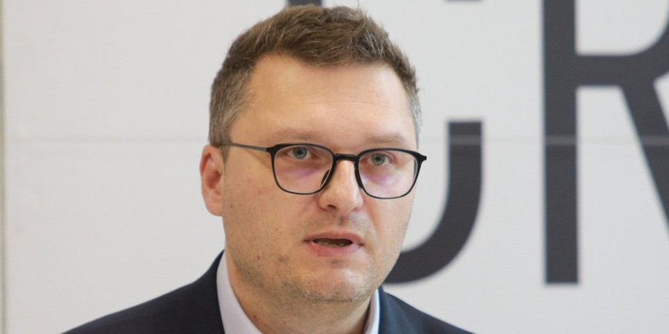 Brnabić ugasila Nedeljkova i CRTU: Kako je moguće da ovo nisu videli? (FOTO)