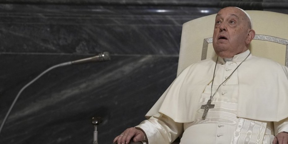 Pojavila se šokantna teorija! Tiktokeri upali u bolnicu u kojoj leži papa, usledio haos!