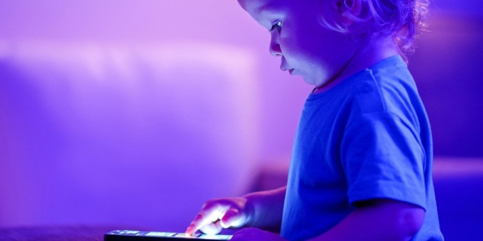 Zračenje mobilnih dovodi do raka? Kod dece se posebno savetuje jedna stvar