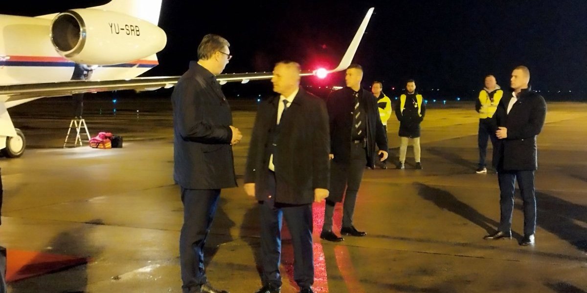 Predsednik Vučić stigao u Banjaluku! Na aerodromu ga dočekao premijer RS Radovan Višković