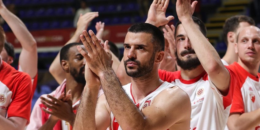 Auuu kakav kiks! Ljubimac "delija" srlja pravo u propast! (FOTO)