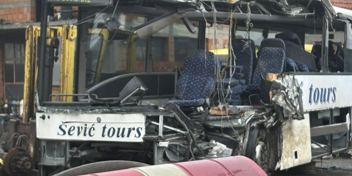Autobus "Šević turs" nakon saobraćajne nezgode
