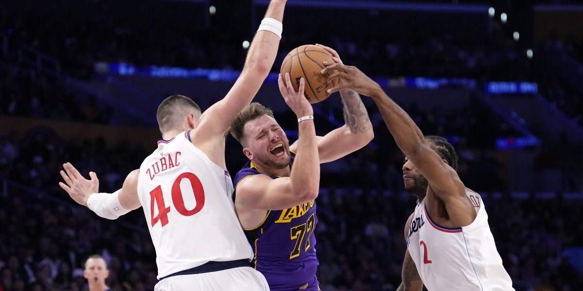 Dončić srušio Bogdanovića u NBA ligi! Luka proslavio 26. rođendan, pa razbio Kliperse (VIDEO)