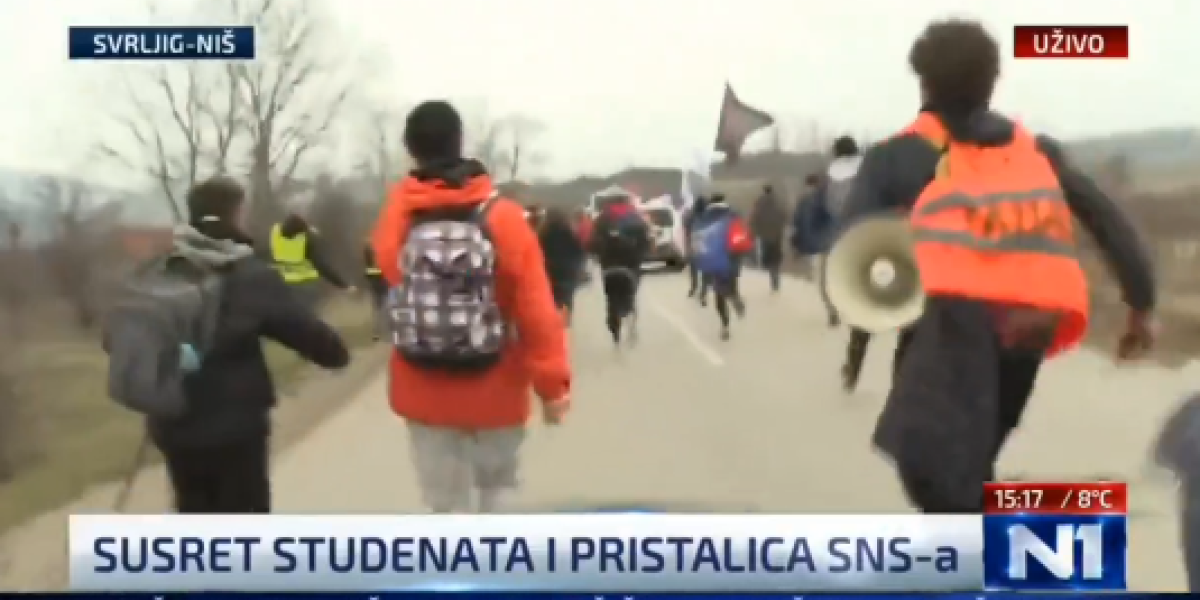 Horda "studenta" jurila autobus sa pristalicama SNS-a, želeći da ih linčuju! (VIDEO)