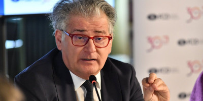 Neviđeni skandal događa se na Klinici za kardiohirurgiju pri Kliničkom centru u Nišu koju je kardiohirurg i profesor dr Dragan Milić pretvorio u privatnu prćiju u kojoj se čak i operacije izvode na crno.