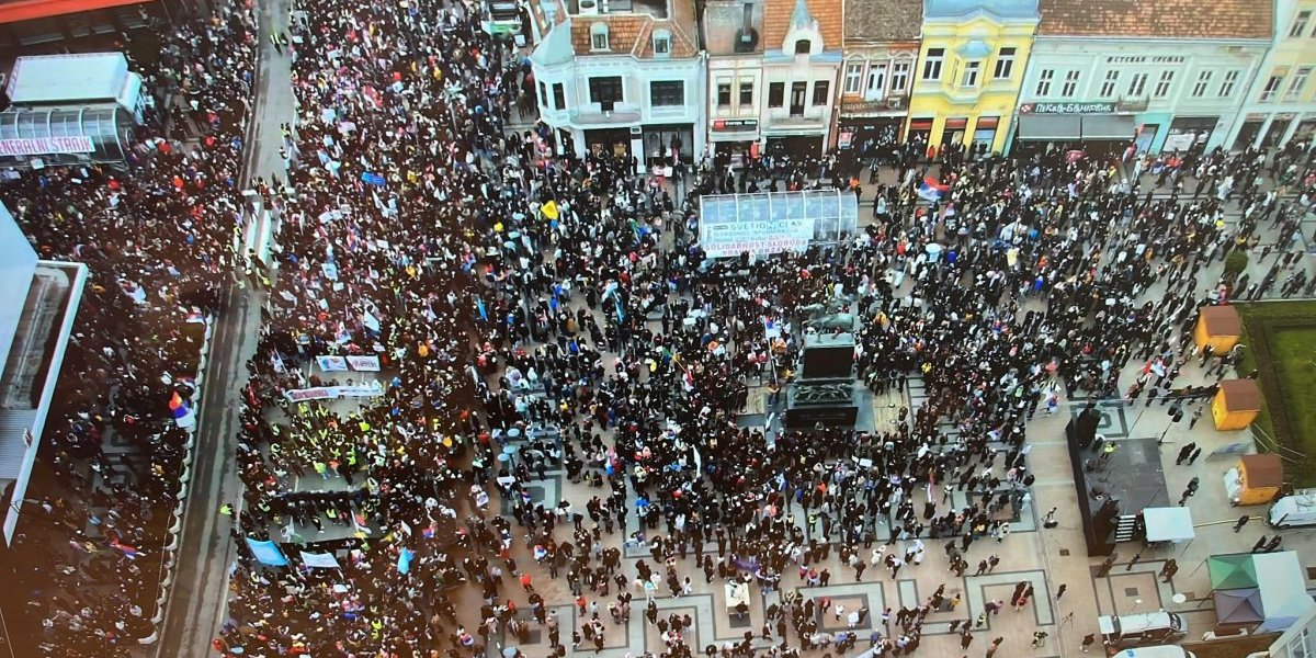 PREBROJANI U GLAVU! Ovo je tačna brojka o broju okupljenih u centru Niša (FOTO)