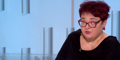 Tamara Skroza je ponovo nervozna. Kad god neko pomene Suzanu Vasiljević, gospođa Skrozza dobije napad moralne panike, praćen potre­bom da svetu objasni šta je "prava profesija" i "temeljni standardi".