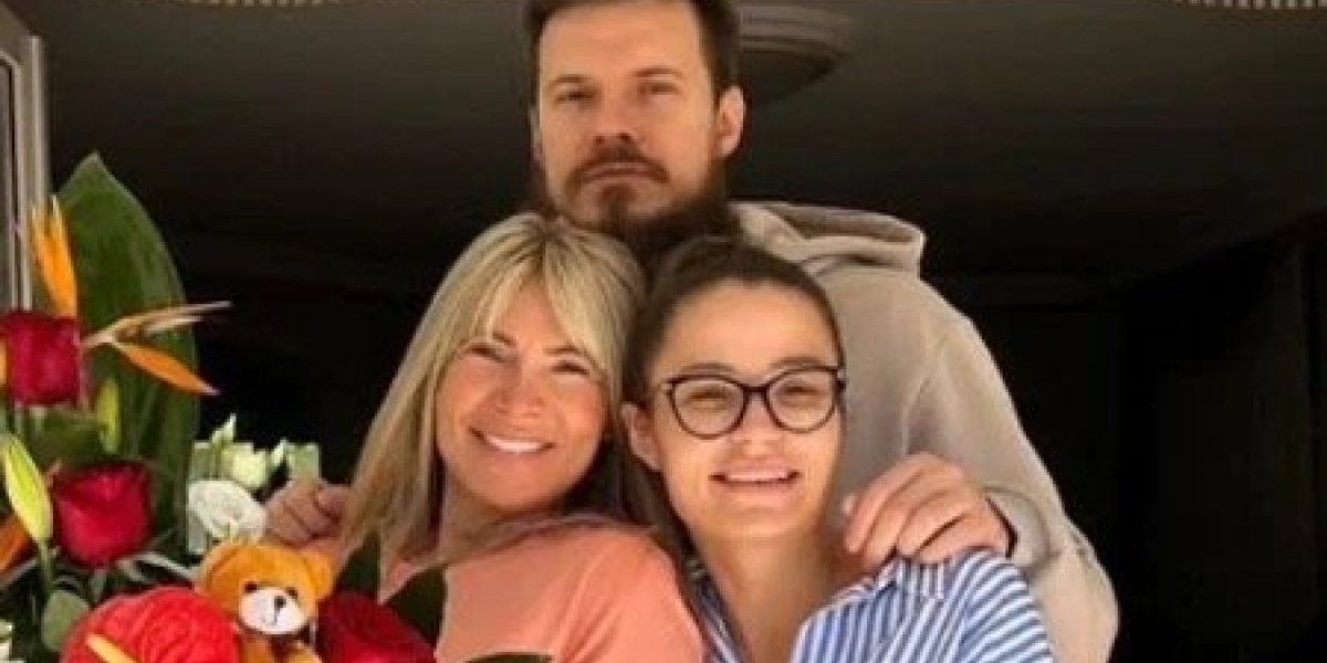 Suzana Jovanović sa sinom i snajkom