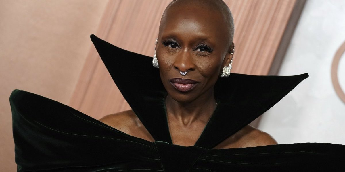 Sintija Erivo šokirala stajlingom! Pevačica na dodeli Oskara prvi put u haljini dostojnoj dame (FOTO)