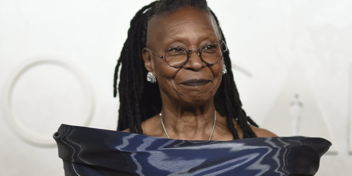 Od haljine Vupi Goldberg bole oči! Glumica na Oskaru u izdanju za koje se mnogi pitaju šta joj je ovo trebalo (FOTO)