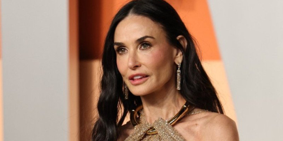 (FOTO) Da li biste je prepoznali? Demi Mur promenila lični opis, mreže gore