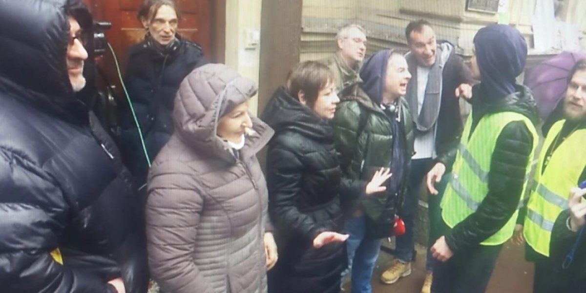 RTS definitivno pokazao na čijoj je strani! Radnici dopisništva Javnog servisa podržali ekstremiste!