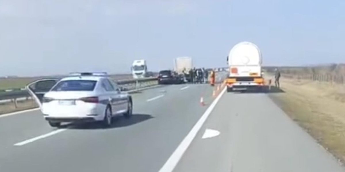 Povređen policajac u udesu