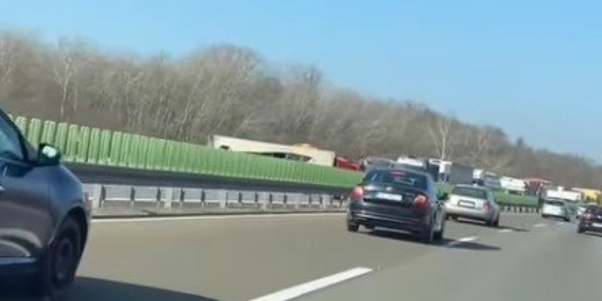 Saobraćajka na auto-putu Beograd-Niš! Prevrnuo se kamion! (FOTO)