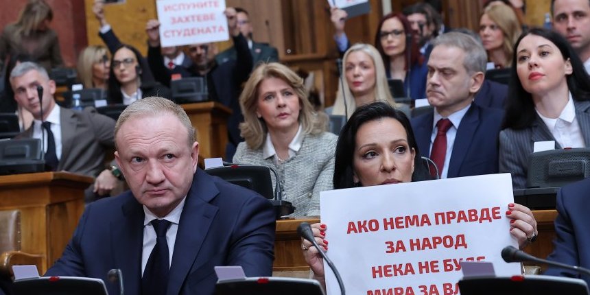 NEVEROVATNO! Tajkun Đilas naredio teroristički napad u Skupštini, pa se time hvali na mrežama - "Pumpamo"!