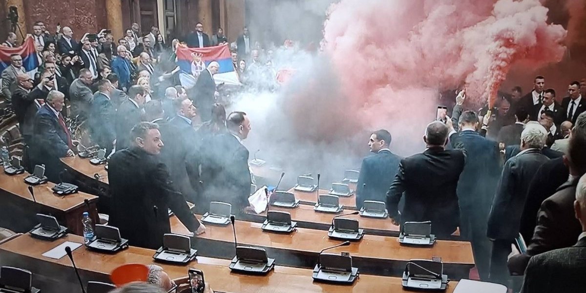 Tajkun Đilas naredio: Aktivirajmo Kurtijev scenario! Opozicioni ekstremisti divljaju! (FOTO/VIDEO)