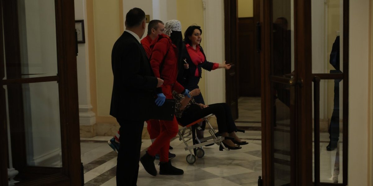 Evo u kakvom je stanju poslanica Jasmina Obradović nakon haosa u Skupštini!