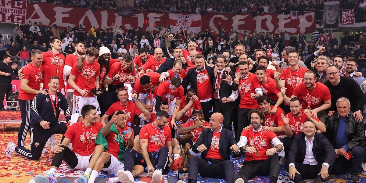 VHS kaseta, porodica, navijači, "Marakana"... Košarkaši slave Zvezdin rođendan: Evo na šta ih asocira crveno-belo! (VIDEO)