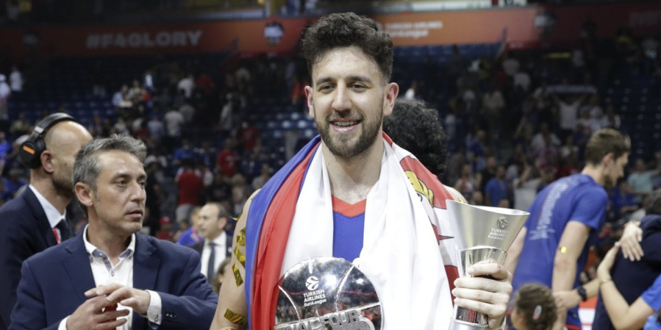 Bomba na pomolu: Vasilije Micić oblači crveno-beli dres?