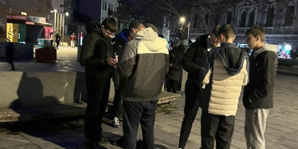 Groznica "trese" Zrenjanin! Na "menjaži" daju i deset sličica za jednu! Ovog košarkaša nema!