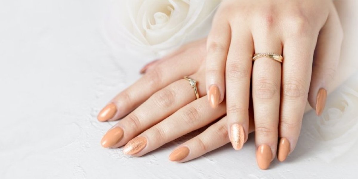 Nokti u boji breskve biće hit ovog proleća! Deluju sveže i vedro, a obožava ih i Selena Gomez (FOTO)