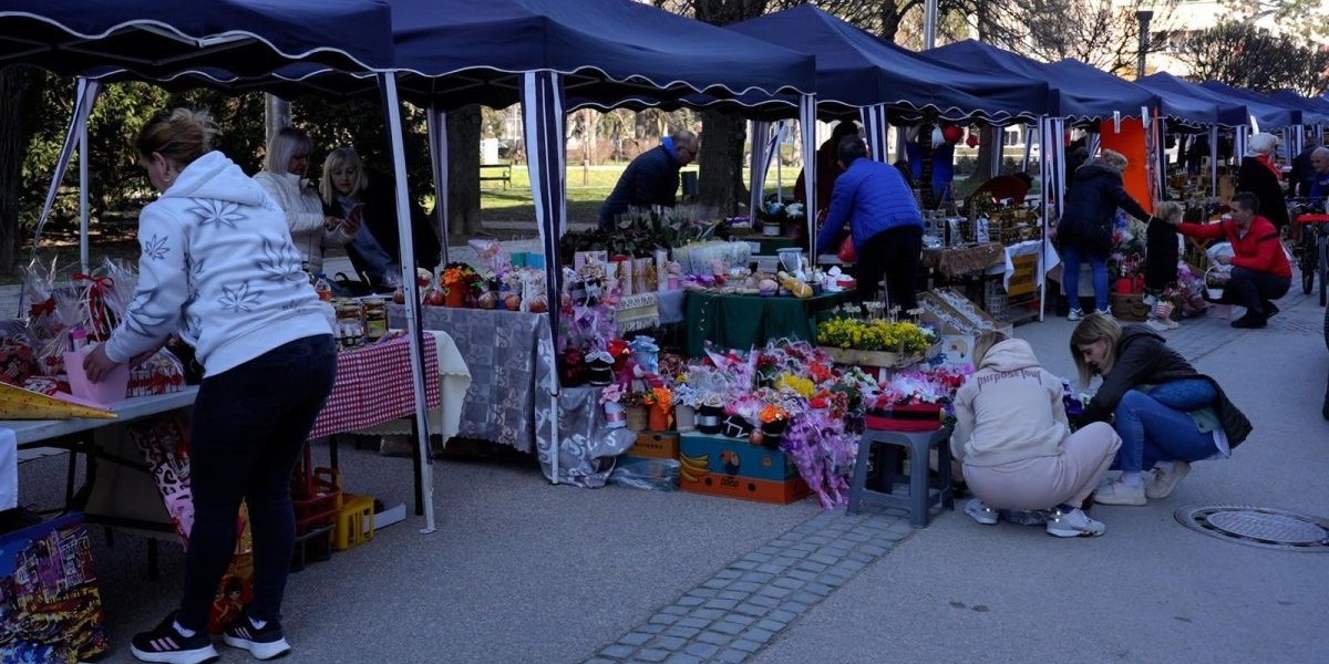 Loznica slavi žene i njihove zlatne ruke! Na ovaj datum u centru grada nastaje praznik tradicije i kreativnosti! (VIDEO/FOTO)