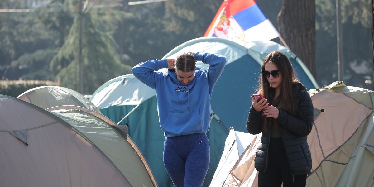 Studenti koji hoće da uče ponovo na meti sajber nasilnika: Rešeni da im ugase Instagram profil po treći put (FOTO)