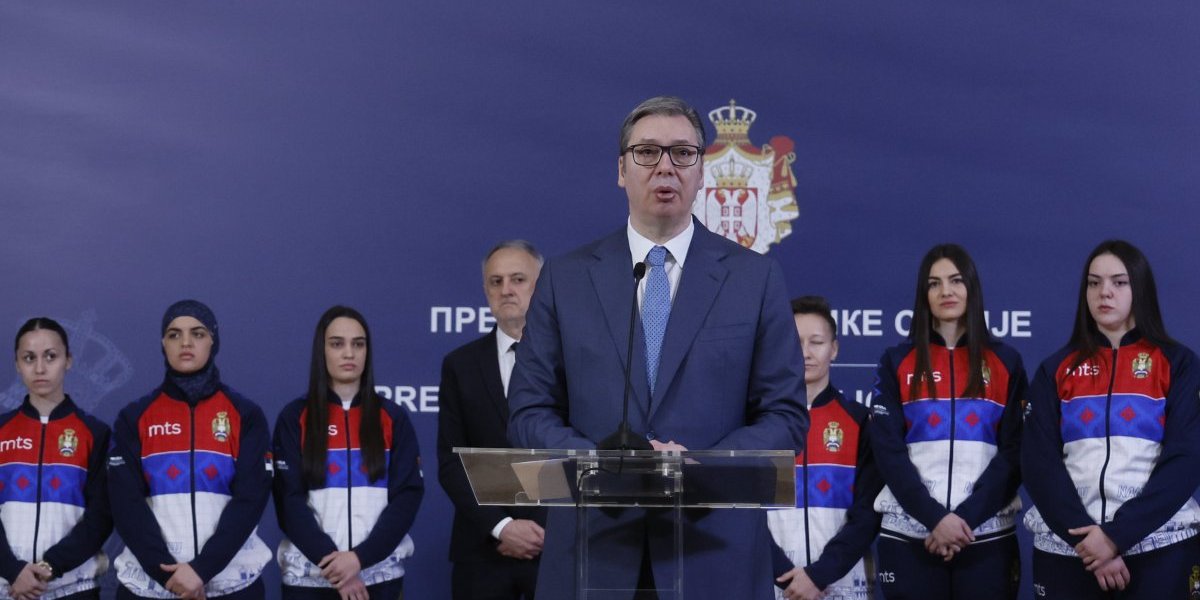Prijem u Predsedništvu: Vučić ugostio sportiste uoči Svetskog prvenstva u boksu za žene (FOTO)