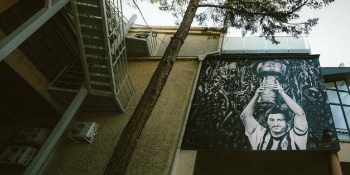 Partizan odao počast Moci! Osvanuo novi mural u Humskoj! (VIDEO/FOTO)
