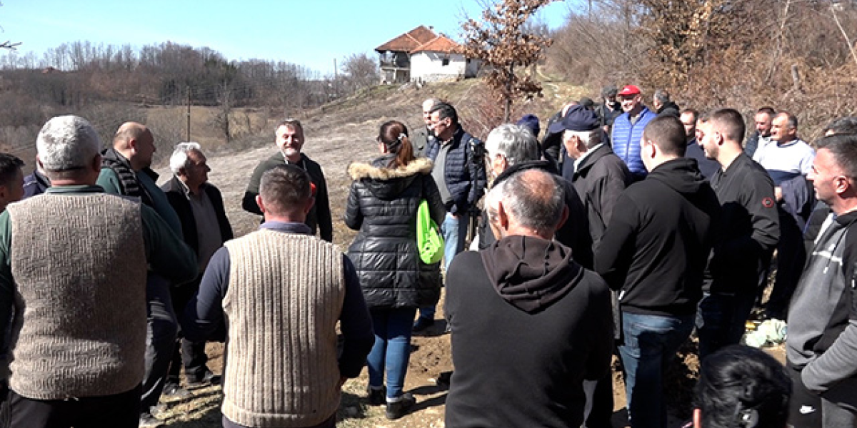 Ne sluti na dobro! Polomljen krst bačen pored vode zaoštrava odnose meštana ivanjičkog sela Lisa