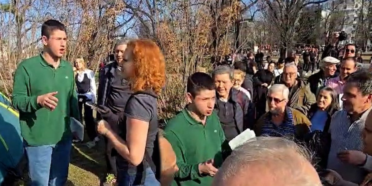 Provokatorka pokušala da isprovocira studenta Miloša! Građani ga odbranili, a on joj ovako odgovorio (VIDEO)