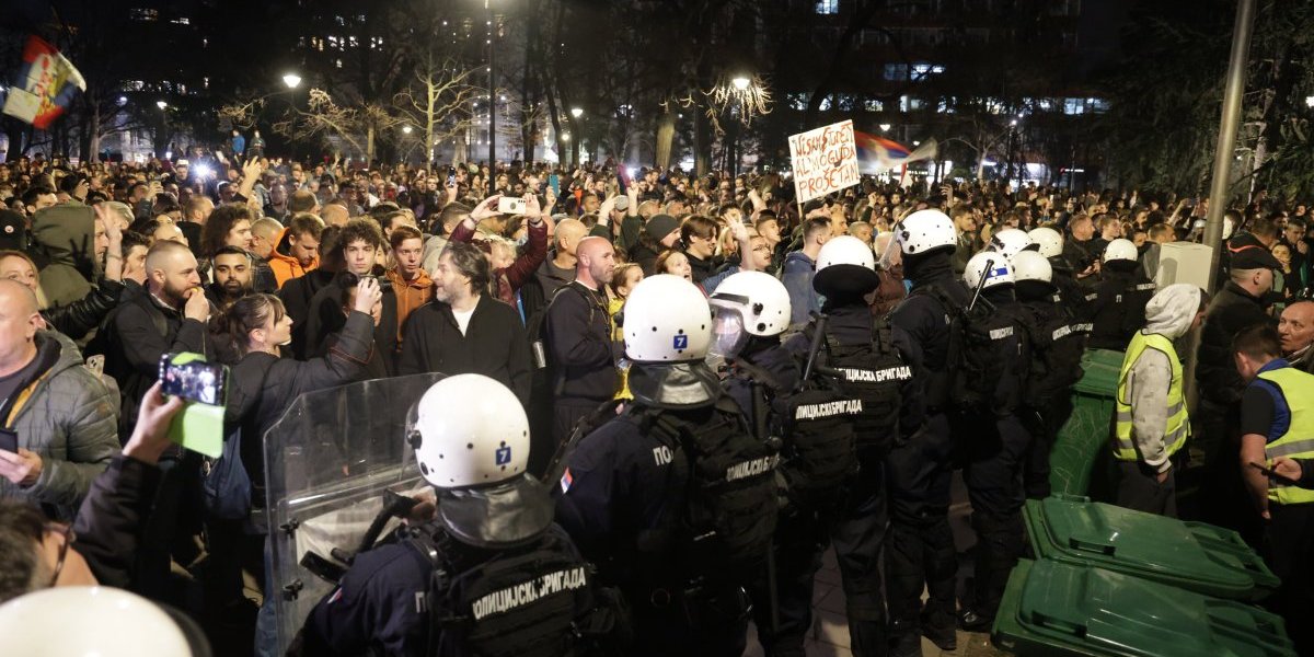 U Pionirski park upali studenti blokaderi! Studenti koji žele da uče nisu se uplašili zgubidana i neradnika (FOTO/VIDEO)