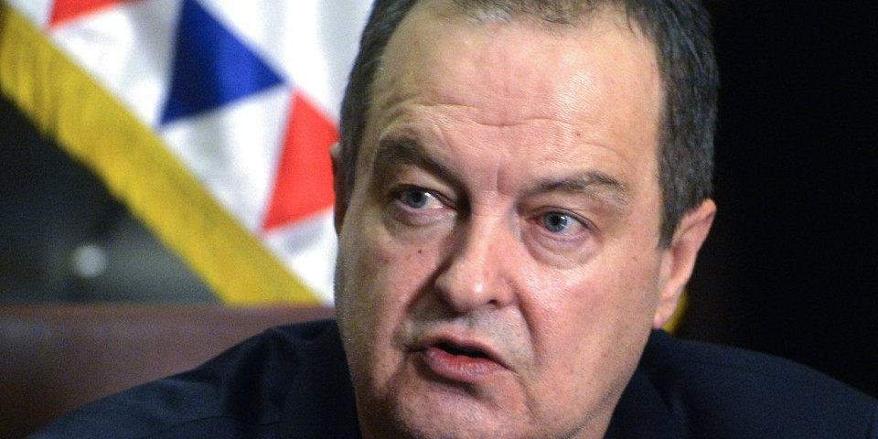 Policija izuzetno tolerantna, ali će reagovati adekvatno! Dačić: Pratićemo dalje situaciju kako će se odvijati!