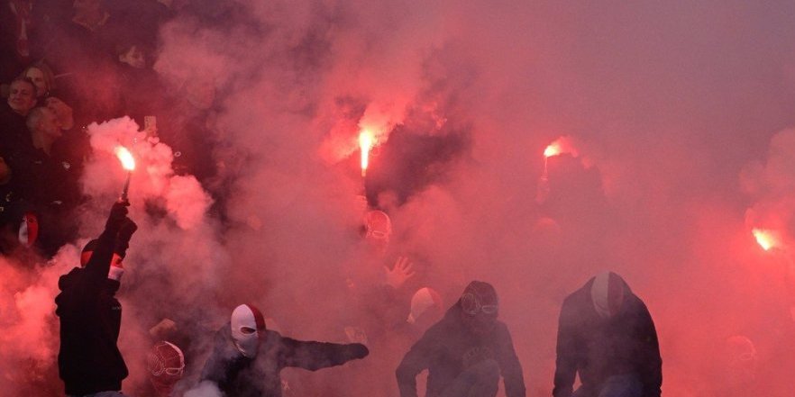 Žestoka makljaža navijača i policije na derbiju! Radio pendrek i biber sprej! (VIDEO)