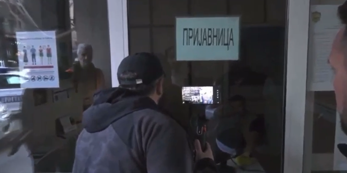 Jasna potvrda da se 15. marta sprema prevrat! Šarovićev pristalica pretio policiji: Pazite se na čijoj ćete strani biti (VIDEO)