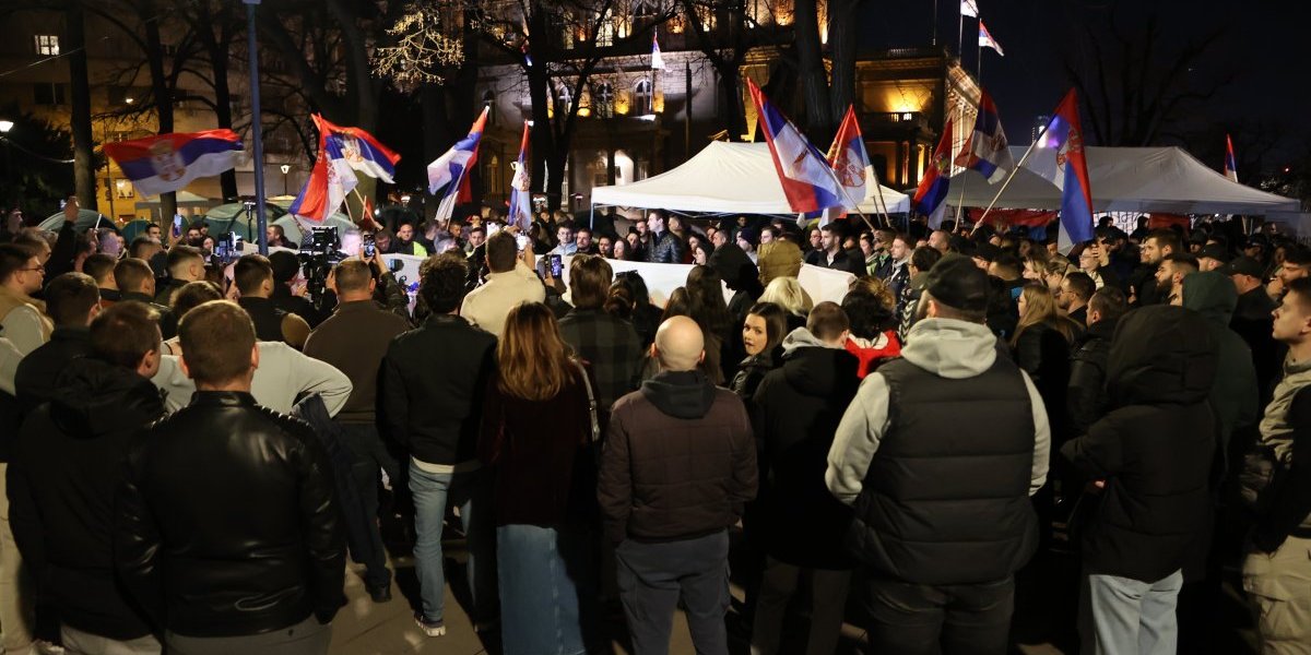 Udar na mlade: Blokaderi, Šarović i čitava mašinerija svakodnevno napadaju studente koji žele da uče