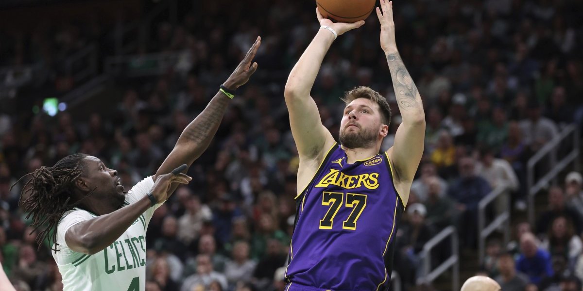 Dončić dobio brutalan udarac u glavu! Luka patosiran, ali bukvalno (VIDEO)