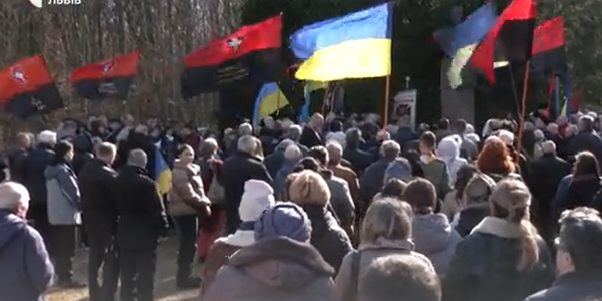 (VIDEO) Šta ovo rade Ukrajinci?! Svet konačno video da je Putin bio u pravu: Jeziv snimak iz Lavova dokazao sve!