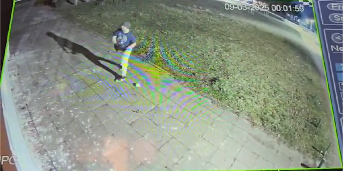 Napad na prostorije SNS na Novom Beogradu! Neviđeno nasilje na delu! (VIDEO)