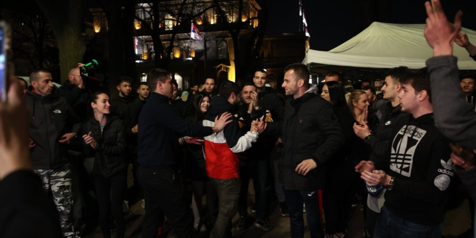 Nastavlja se terorisanje studenata u Pionirskom parku: Opozicionari dele njihove brojeve po društvenim mrežama! (FOTO)