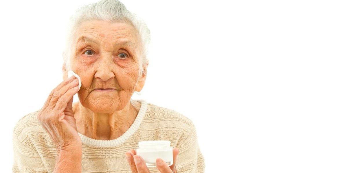 Domaća krema za lice naših baka! Suvo zlato u teglici od samo 3 sastojka, regeneriše u trenu