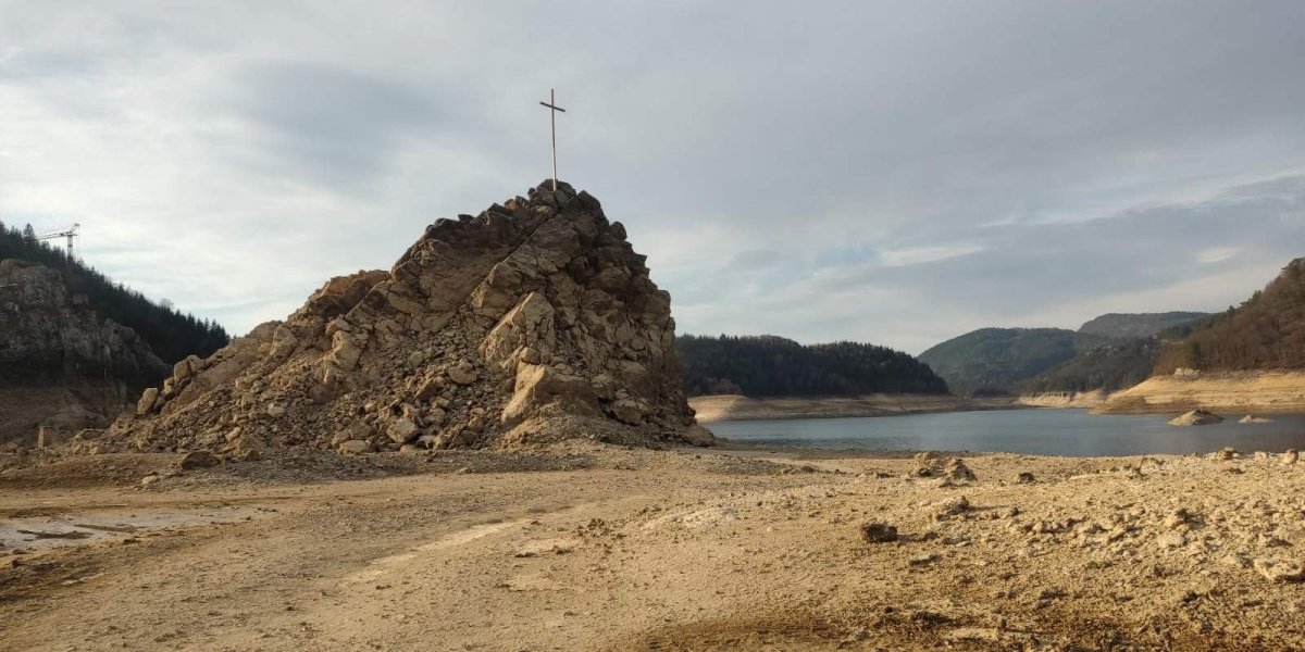 Gde nestade jezero? Slike sa Zaovina kao u naučno-fantastičnim filmovima (FOTO/VIDEO)