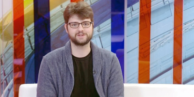 Blokaderski tviteraš Marko Marjanović, poznatiji kao Kristal Met Dejmon objavio je povratak na društvenu mrežu Iks uprkos sudskoj zabrani.