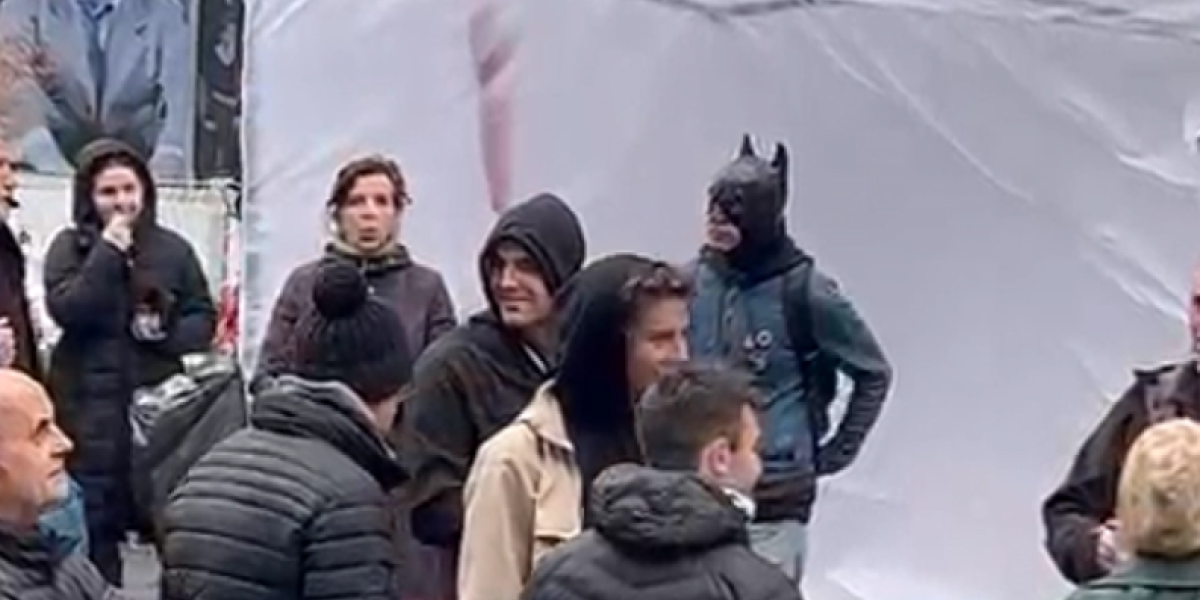 Betmen stigao u pomoć blokaderima! Bizarna scena ispred RTS-a (FOTO)