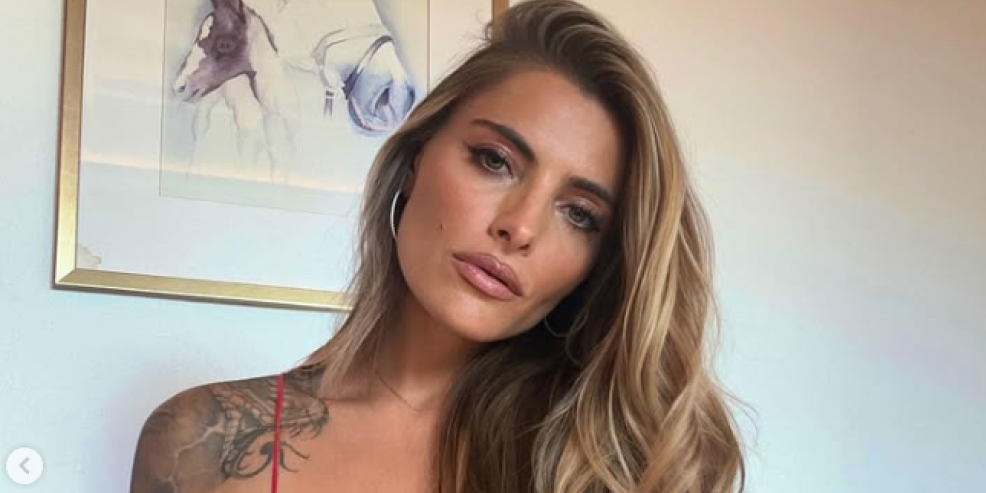 Uffff, seksi gu*a, bujne grudi, duge noge.... Vatrena Nemica raspametila fanove (VIDEO/FOTO)