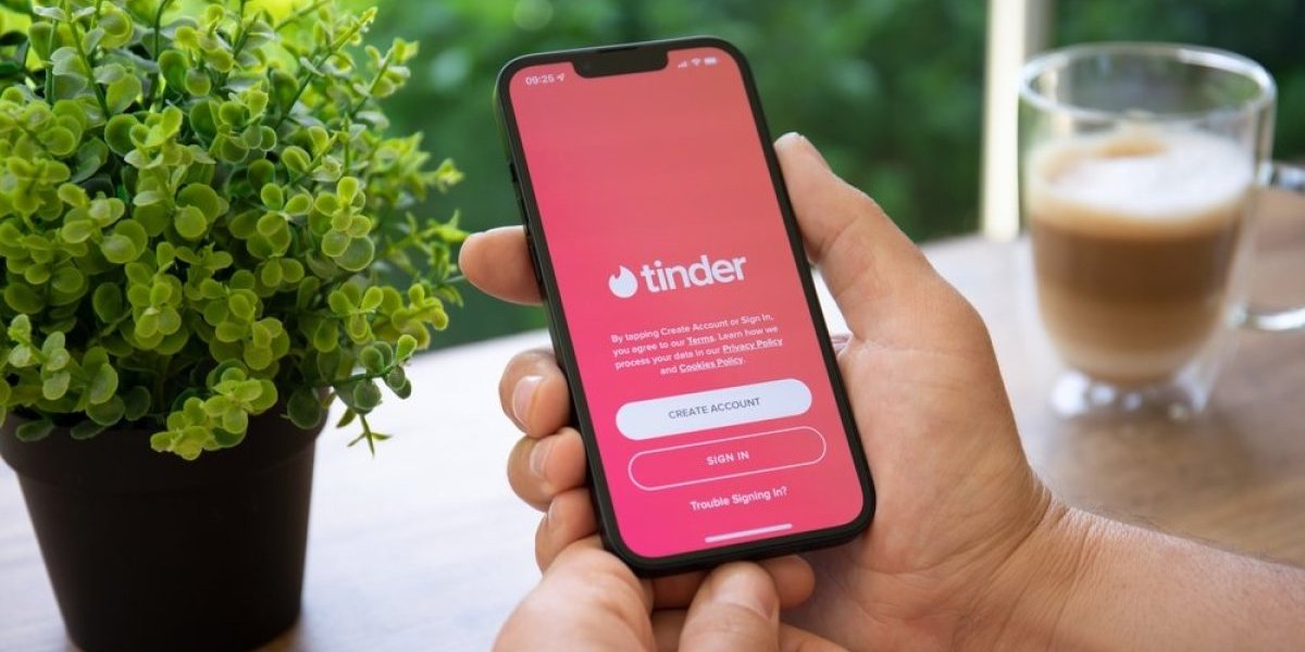 Tinder uveo novi algoritam: Niski muškarci nemaju šanse?