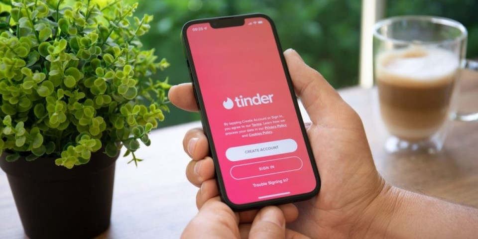 Tinder uvodi veštačku inteligenciju za bolji odabir partnera: Popularna aplikacija šokirala korisnike