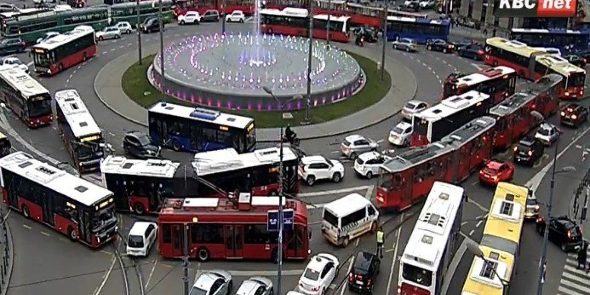 U Beogradu krkljanac! Popodnevni špic eskalirao, intervenisala policija (FOTO/VIDEO)