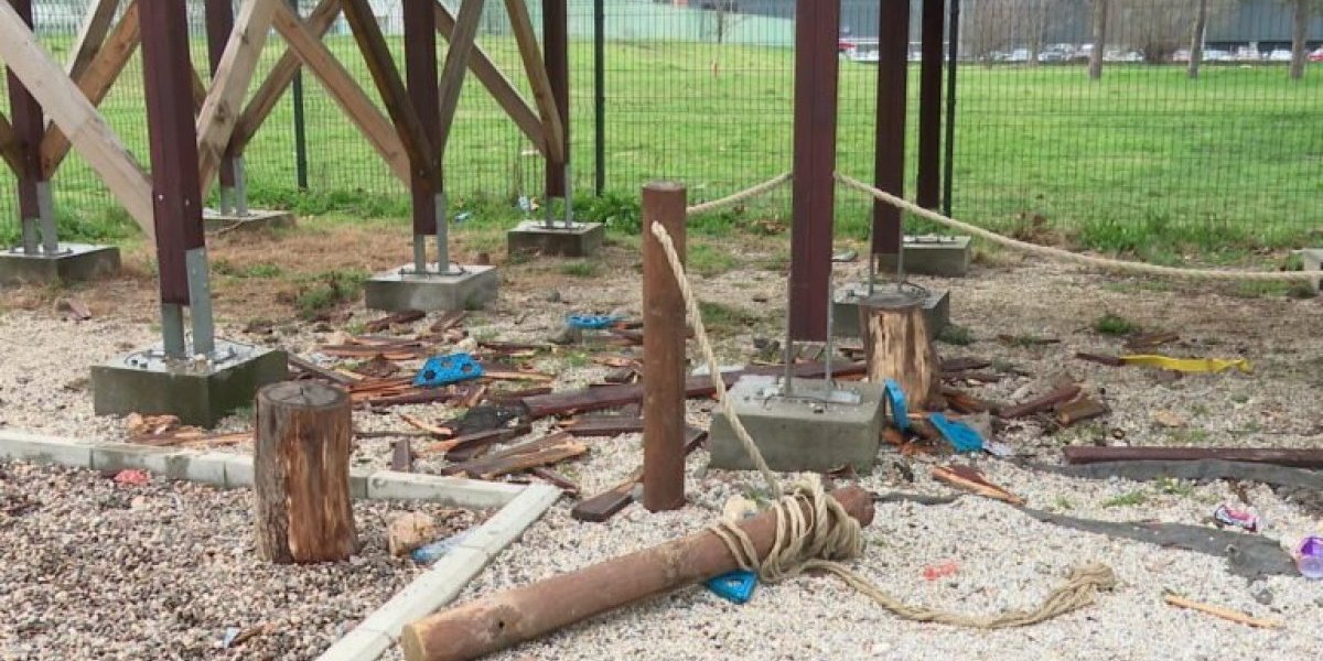 Kamere snimile vandalizam! Obesni klinci uništili park na jezeru Bubanj!