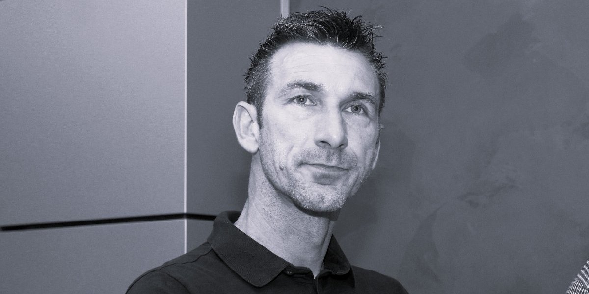 Potresni detalji smrti Radiše Ilića: Majka ga zatekla da puši cigaru, a malo kasnije ležao je na trotoaru